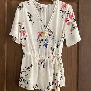 Women’s top. Size L. Really cute!